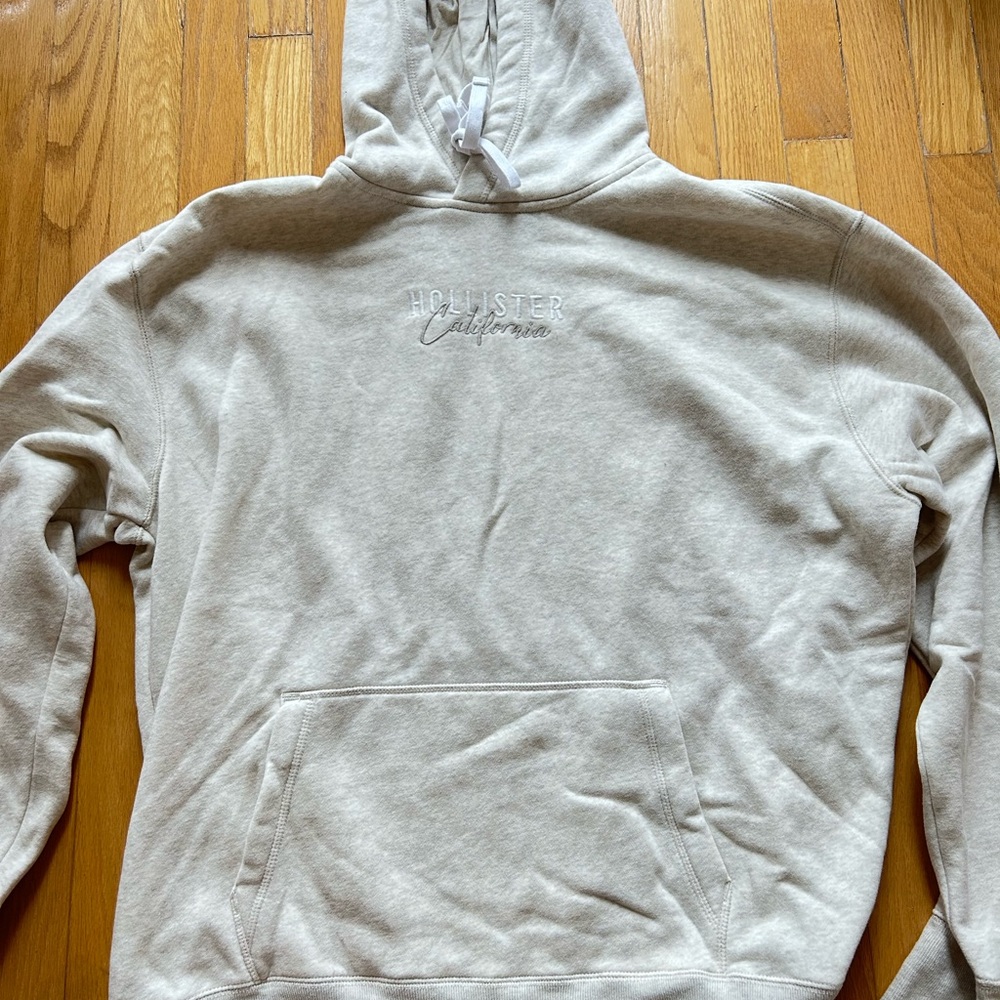 Hollister Cream Sweatshirt Casual Comfort